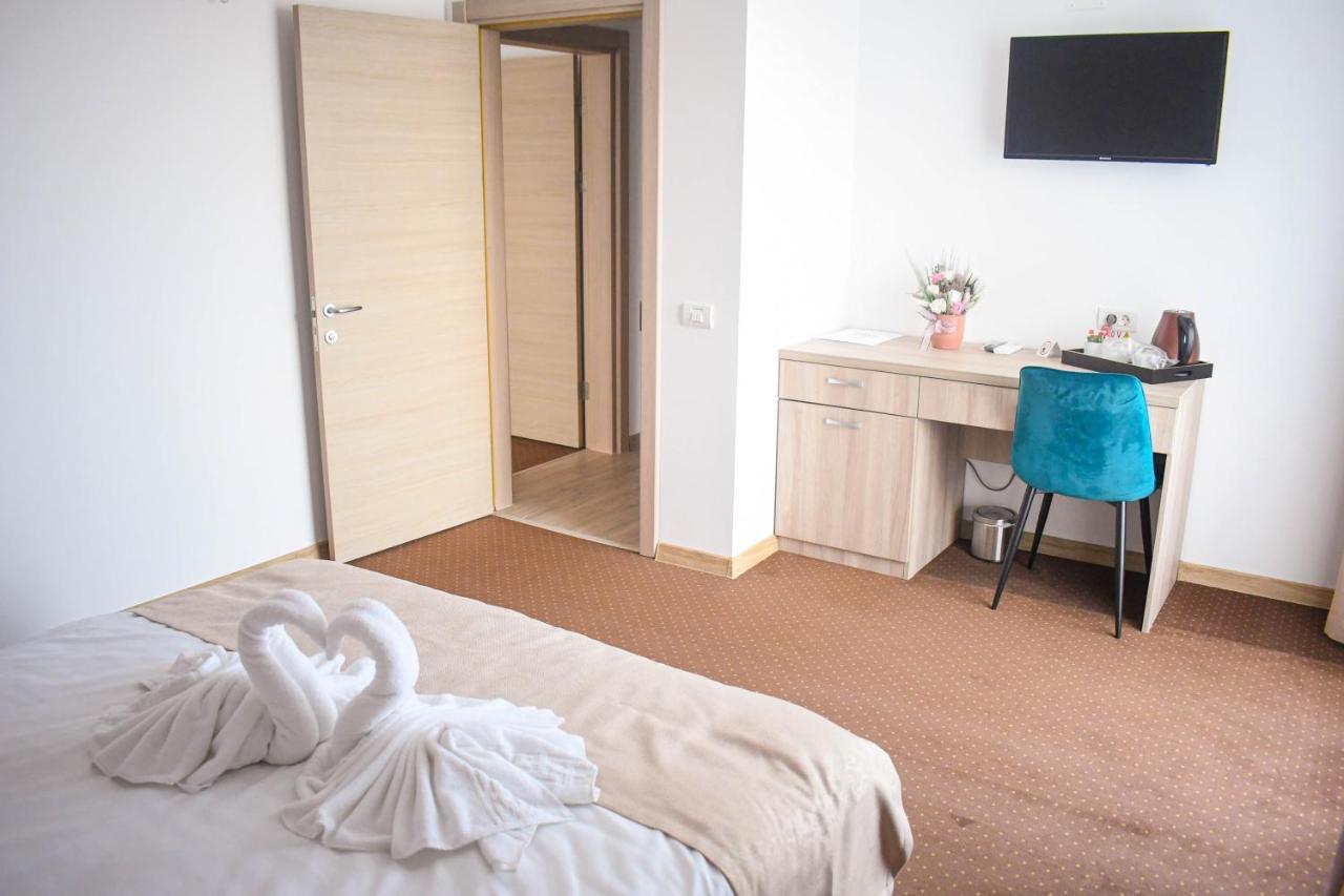 Casa Topaz Mamaia Nord ナボダリ エクステリア 写真